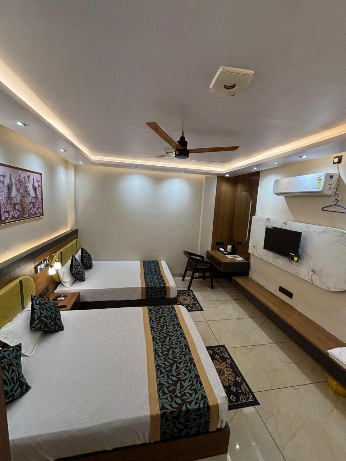 Hotel Shakuntla Palace - 400 Meters Away From Vishnu Pad Temple 7 Mins Walk Gaya Ngoại thất bức ảnh